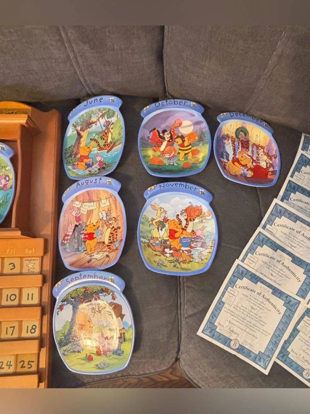 Bradford Exchange Winnie the Pooh Perpetual Wall Calendar w/12plates&all pieces.